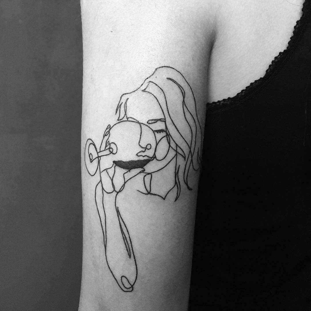 Singleline tattoo woman wine
